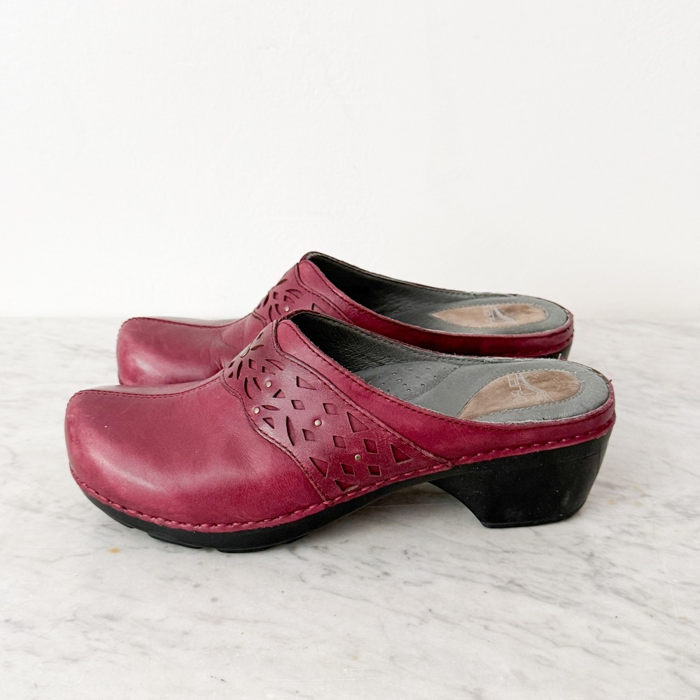 Dansko Leather Clogs Laser Cut Floral Mules 40 9 Burgundy Red Block Heel Comfort